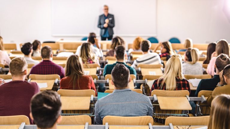 Cómo funcionan los programas de investigación para estudiantes de pregrado en Chile