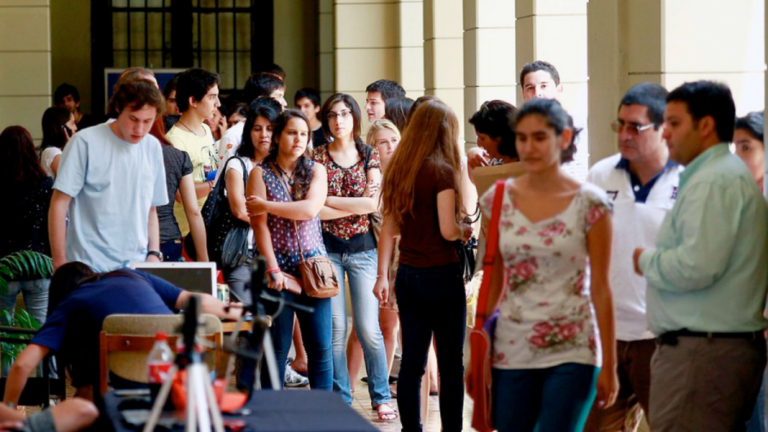 Universidad Diego Portales lanza nuevos diplomados enfocados en inteligencia artificial y análisis de datos